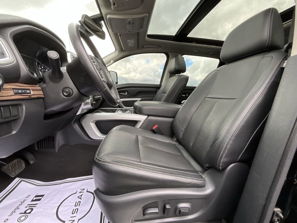 Used 2020 Nissan Titan SL w/ Moonroof Package image 34
