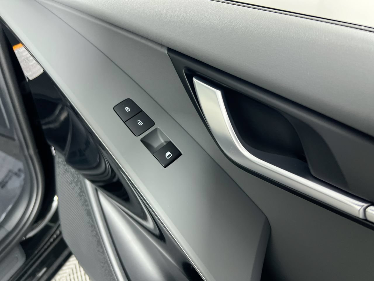 Certified 2025 Kia Niro EX Touring FWD image 31