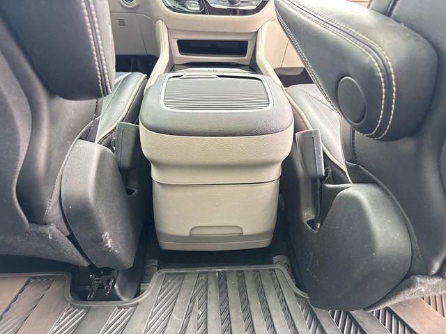 Used 2022 Chrysler Pacifica Limited AWD/4WD image 27
