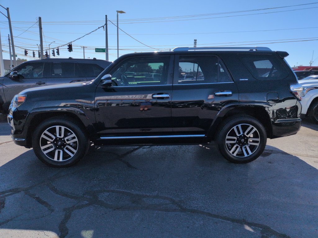 Used 2017 Toyota 4Runner Limited AWD/4WD image 2