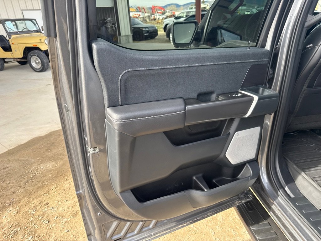 Used 2025 Ford F150 Lariat w/ Equipment Group 502A High image 17