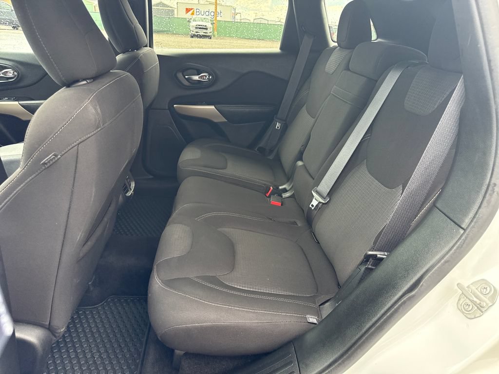 Used 2017 Jeep Cherokee Latitude w/ Cold Weather Group AWD/4WD image 23