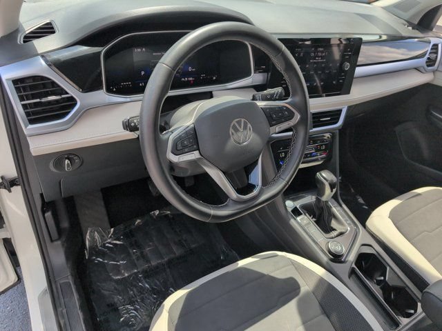 Used 2025 Volkswagen Taos SE AWD/4WD image 15