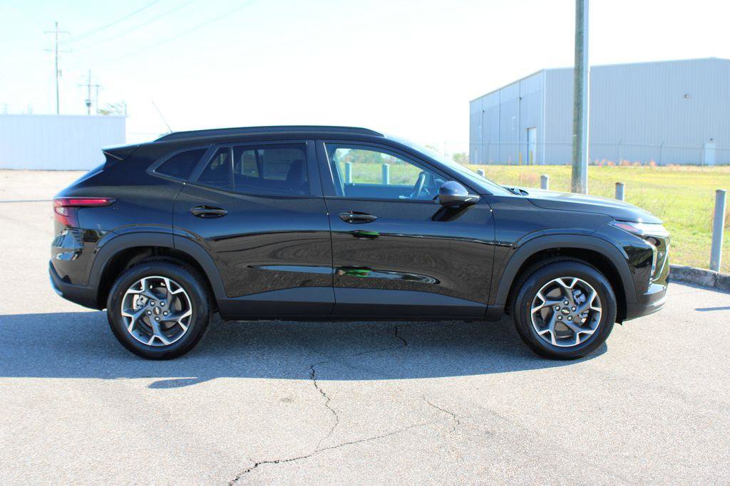 New 2026 Chevrolet Trax LT w/ Driver Confidence Package image 15