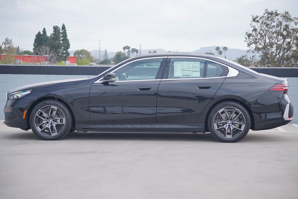 New 2026 BMW i5 eDrive40 w/ Premium Package image 4