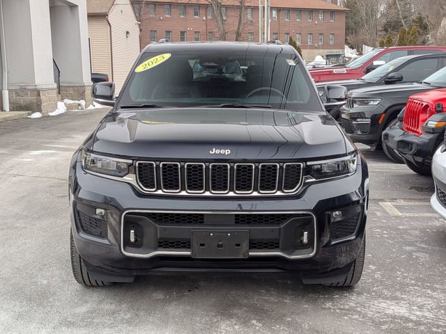 Used 2023 Jeep Grand Cherokee Overland w/ Luxury Tech Group IV AWD/4WD image 7