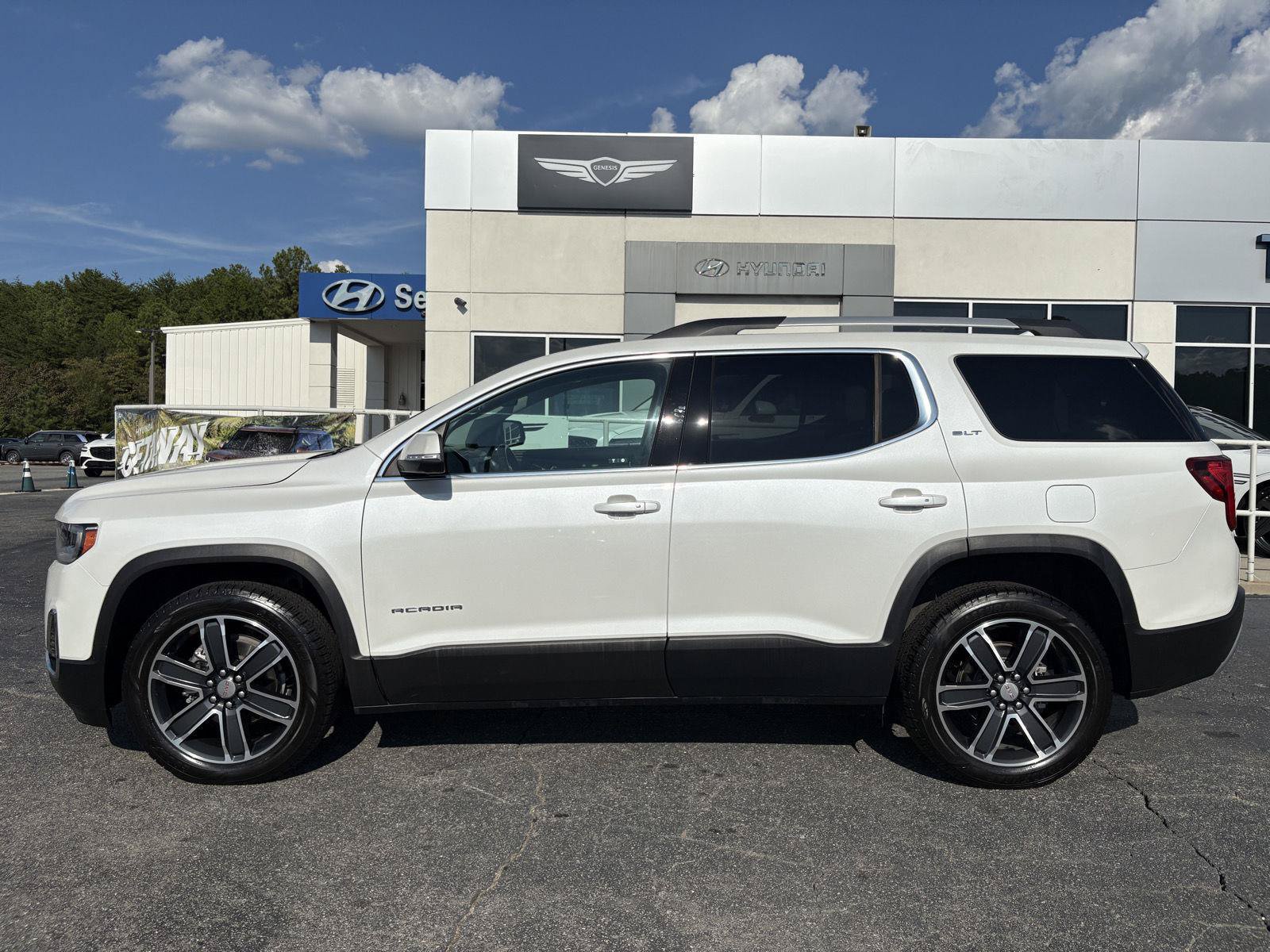 Used 2021 GMC Acadia SLT w/ Premium Package FWD image 4