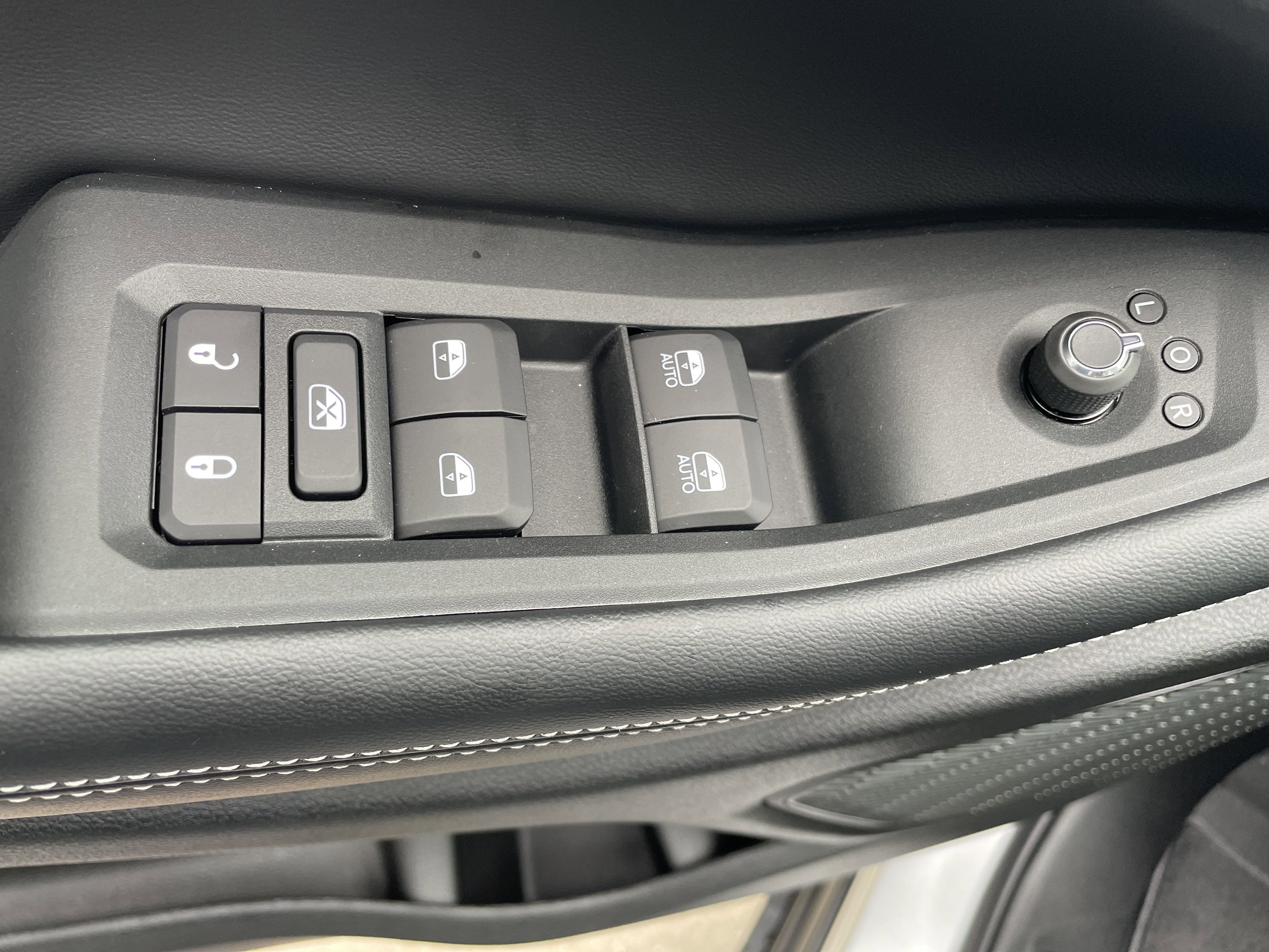 New 2025 Jeep Grand Cherokee Altitude image 10