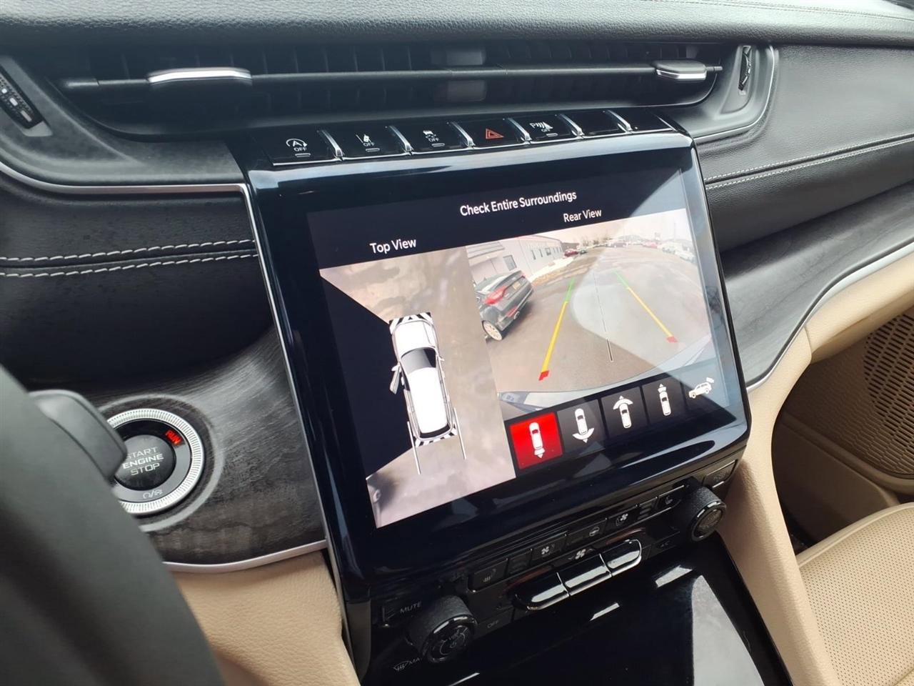 Used 2023 Jeep Grand Cherokee Limited w/ Luxury Tech Group II image 16