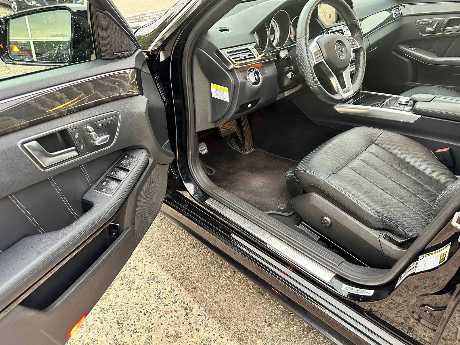 Used 2014 Mercedes-Benz E 550 4MATIC Sedan image 9