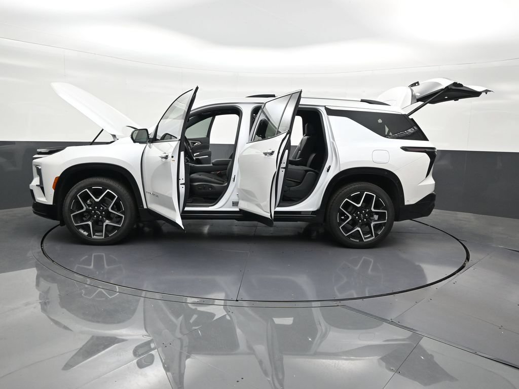 Used 2025 Chevrolet Traverse High Country FWD image 35