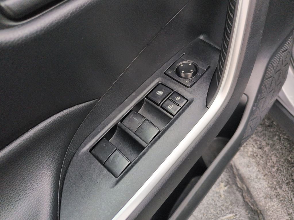 Used 2021 Toyota RAV4 LE image 11