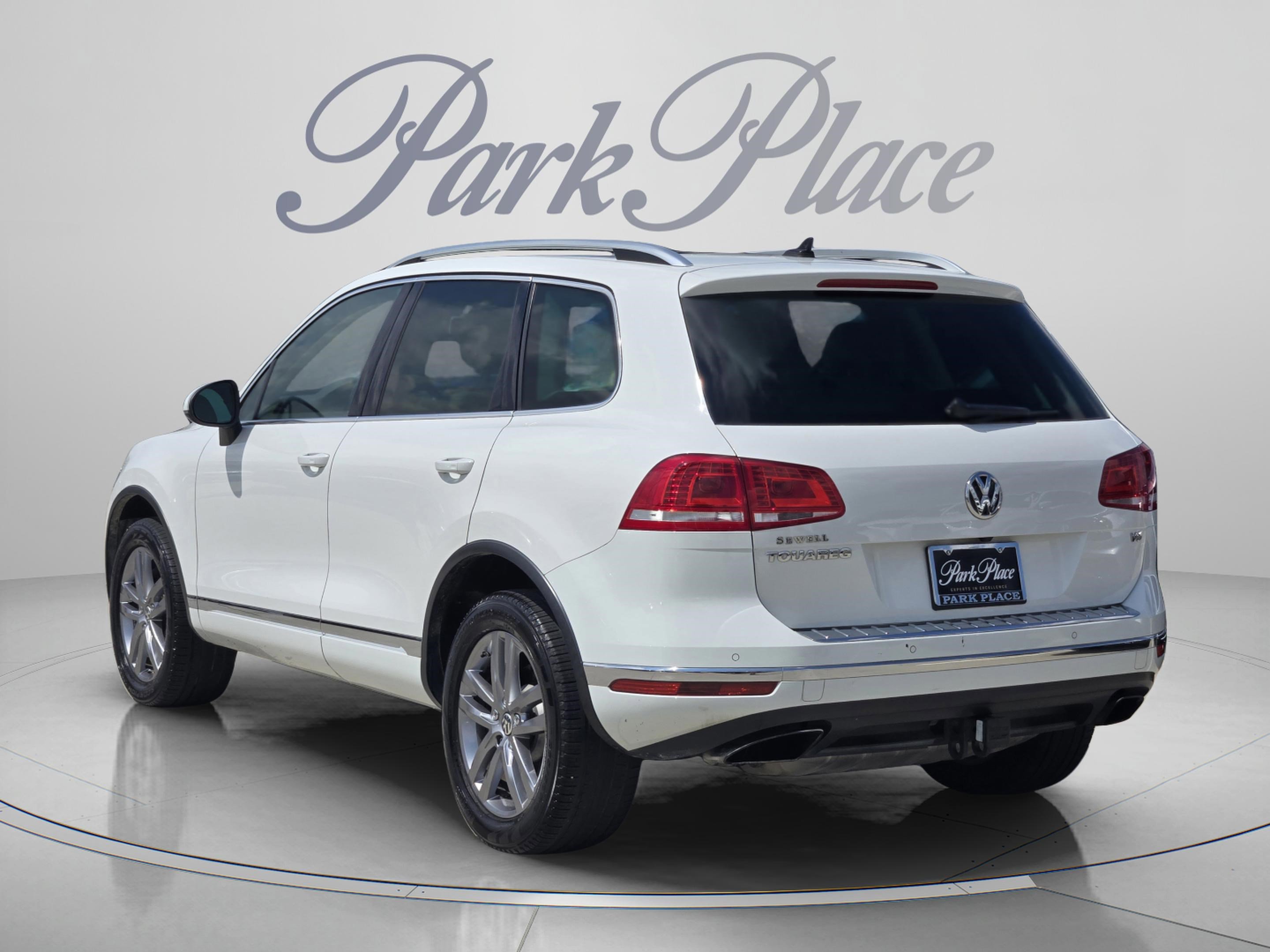 Used 2016 Volkswagen Touareg VR6 AWD/4WD image 3