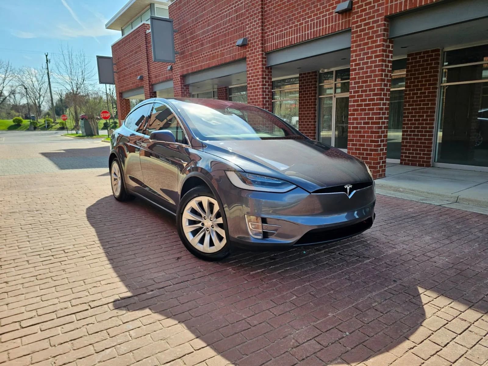 Used 2019 Tesla Model X 75D image 1