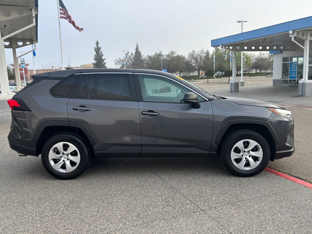 Used 2024 Toyota RAV4 LE image 4