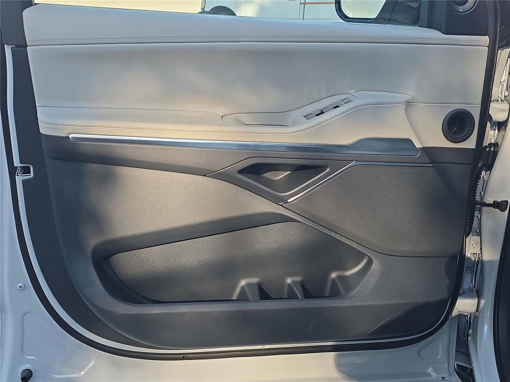 New 2026 Lincoln Navigator Premiere AWD/4WD image 16