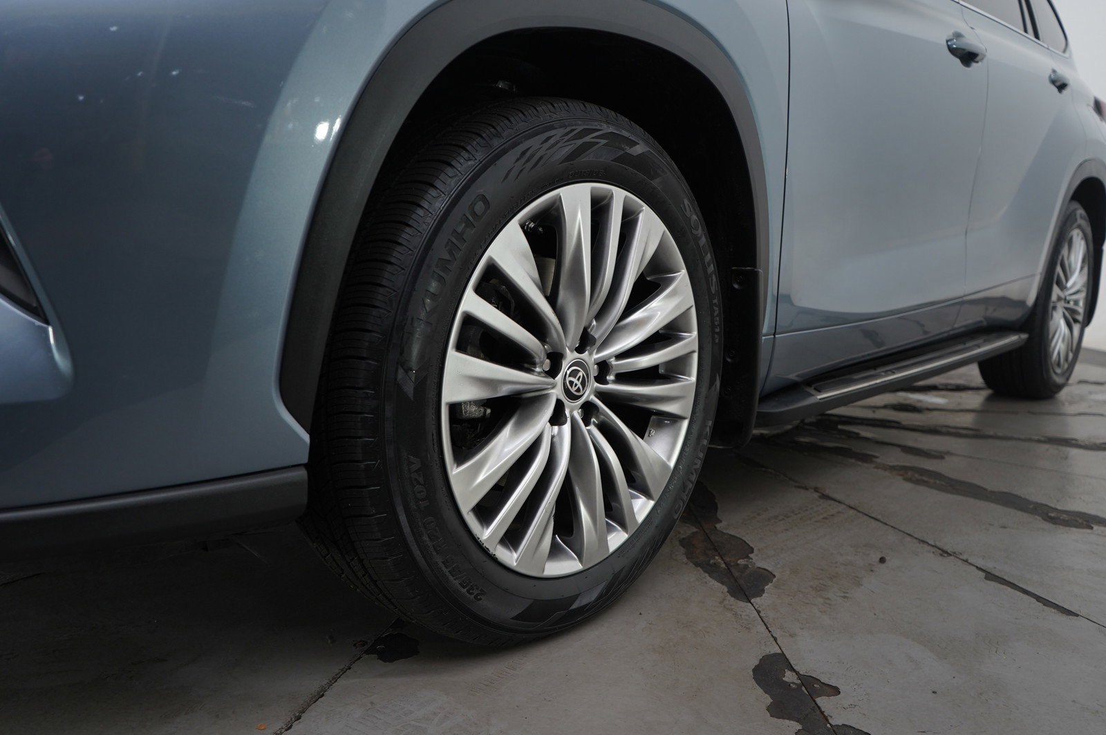 Used 2024 Toyota Highlander Platinum image 23