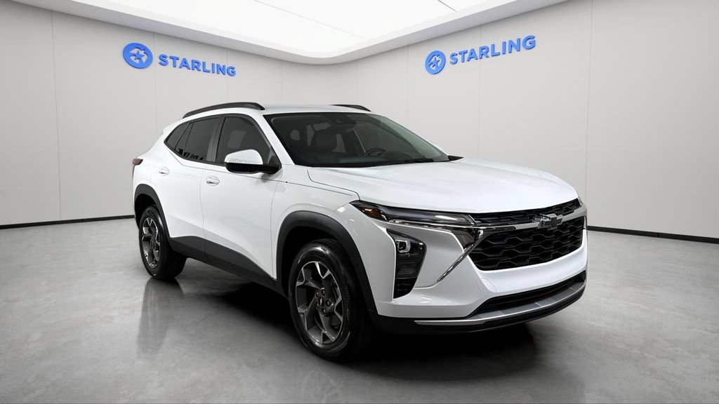 Certified 2025 Chevrolet Trax LT w/ Driver Confidence Package FWD image 14