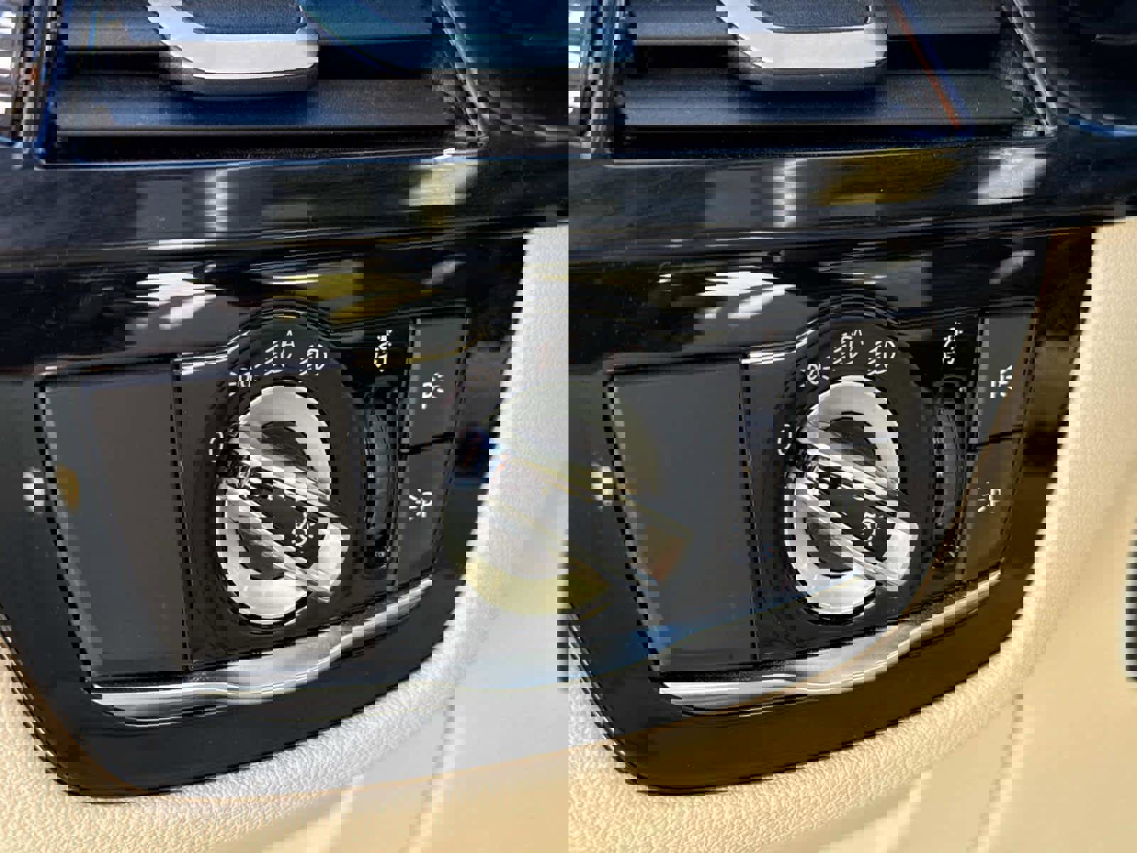 Used 2023 BMW 530i xDrive w/ Premium Package image 28