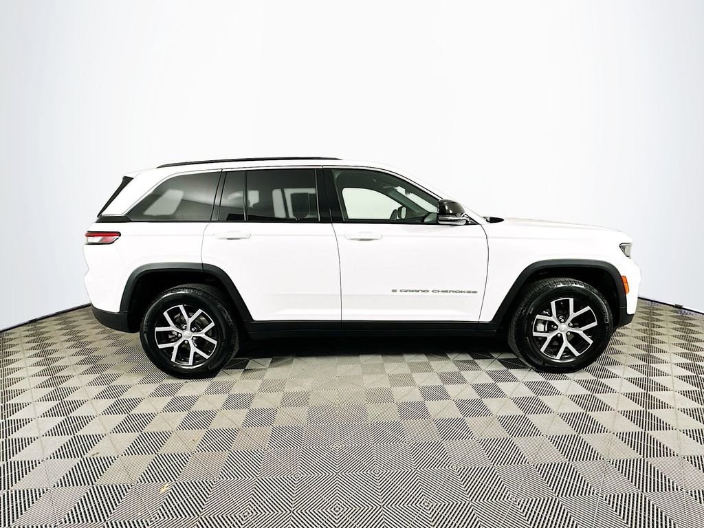 Certified 2025 Jeep Grand Cherokee Limited AWD/4WD image 13