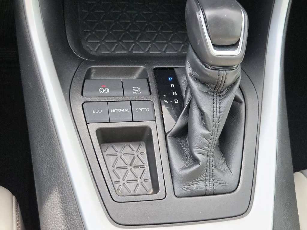 Used 2021 Toyota RAV4 XLE Premium FWD image 29