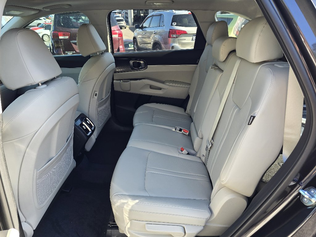 New 2025 Kia Sorento S w/ Panoramic Sunroof Package FWD image 4