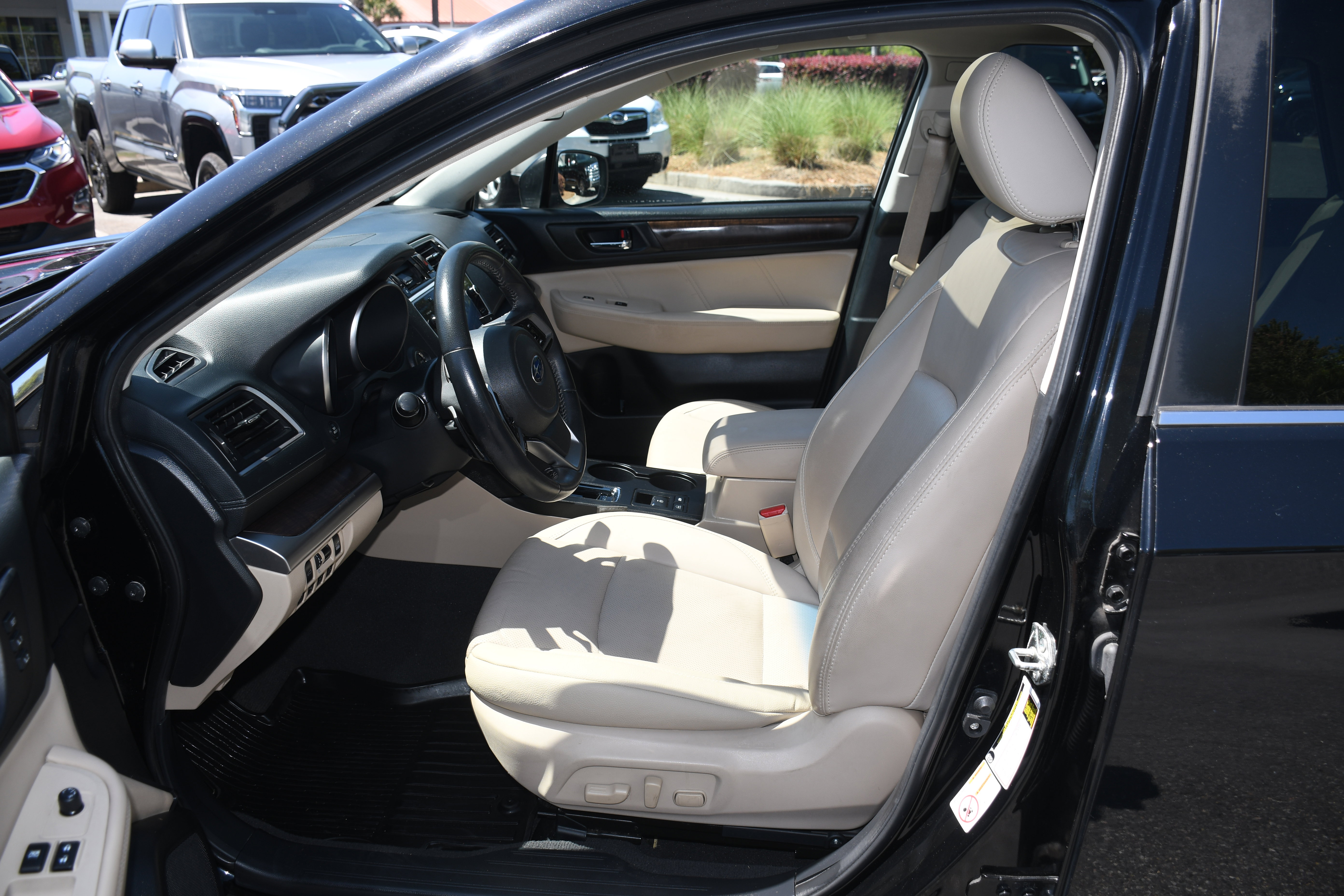 Used 2019 Subaru Outback 2.5i Limited w/ Popular Package #2 image 8