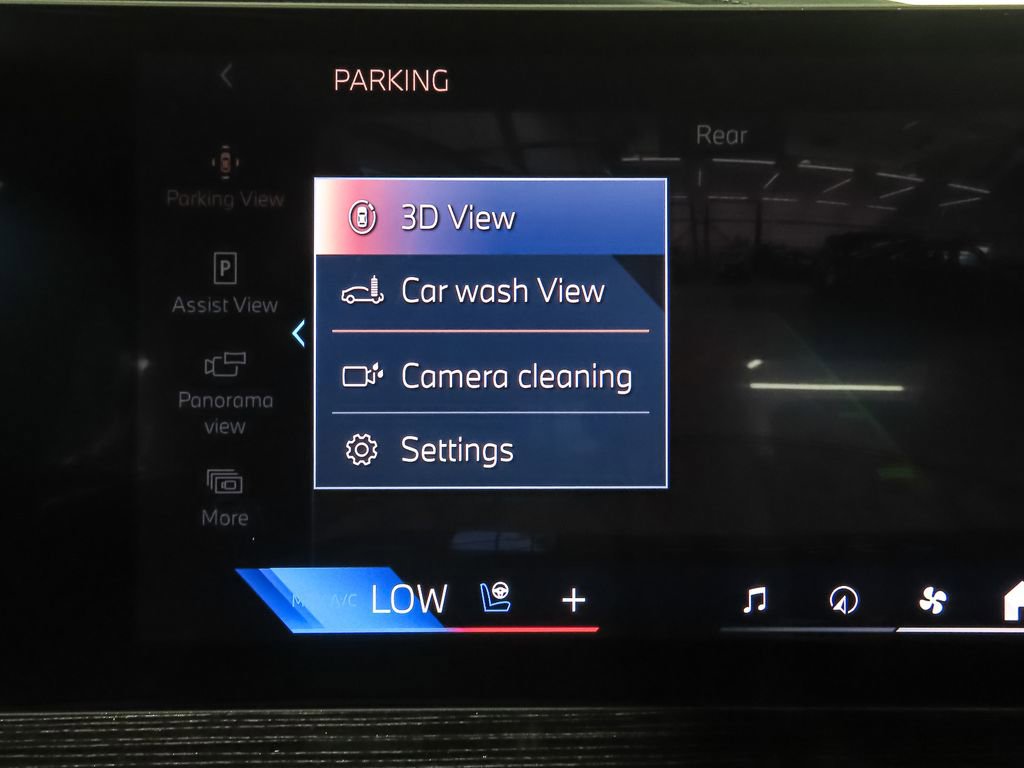Used 2025 BMW i7 eDrive50 w/ M Sport Package RWD image 24