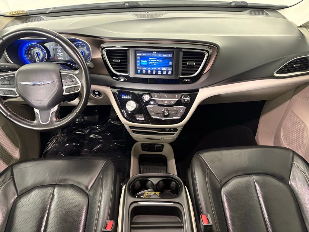 Used 2019 Chrysler Pacifica Touring-L image 32
