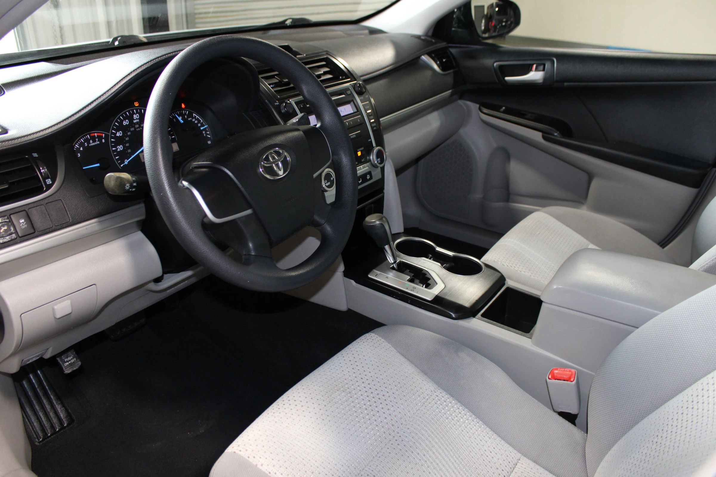Used 2012 Toyota Camry L FWD image 18