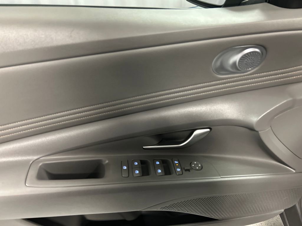Used 2024 Hyundai Elantra SEL w/ Convenience Package image 12
