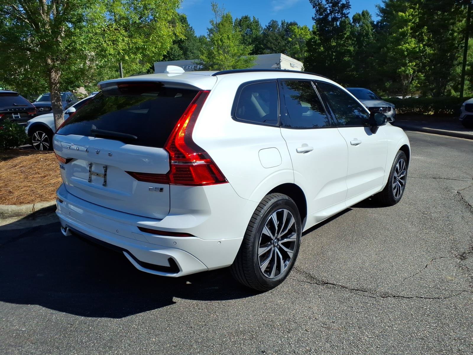 Certified 2024 Volvo XC60 B5 Plus AWD/4WD image 3