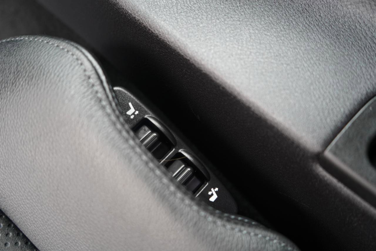 Used 2024 Nissan Z Performance w/ Heritage Edition image 23