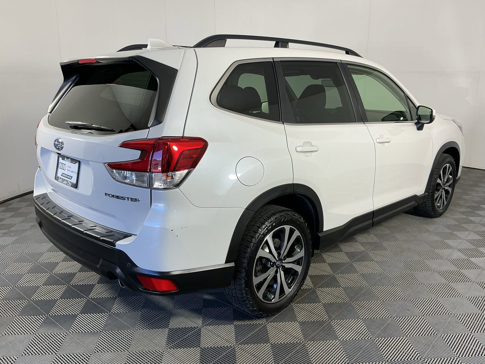 Used 2019 Subaru Forester Limited w/ Popular Package #3 image 7
