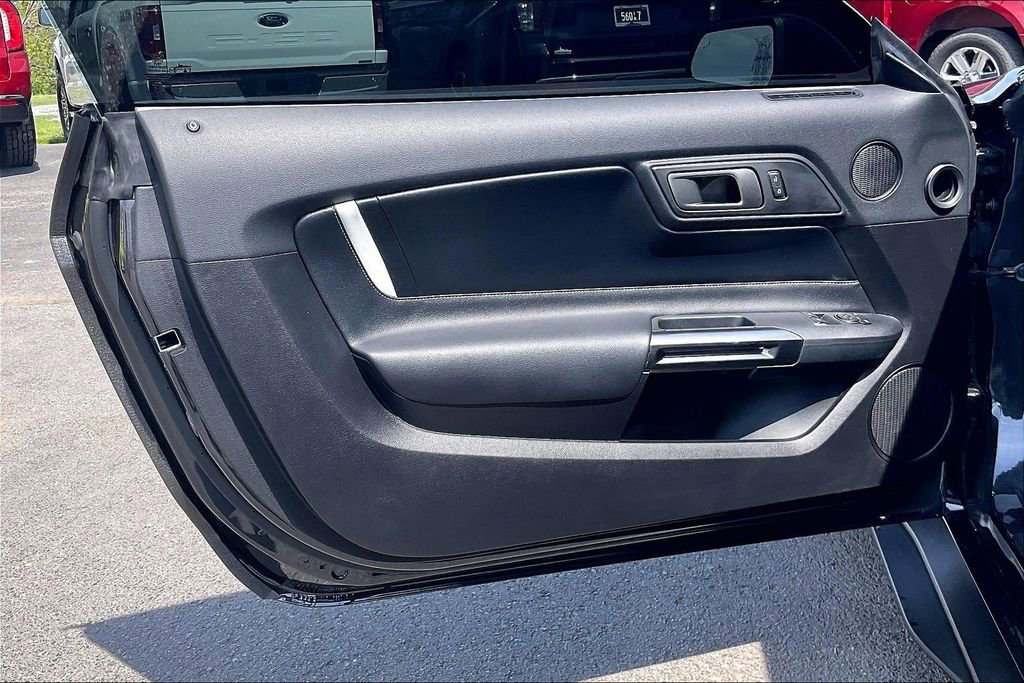 Used 2022 Ford Mustang Shelby GT500 w/ Carbon Fiber Track Pack image 22