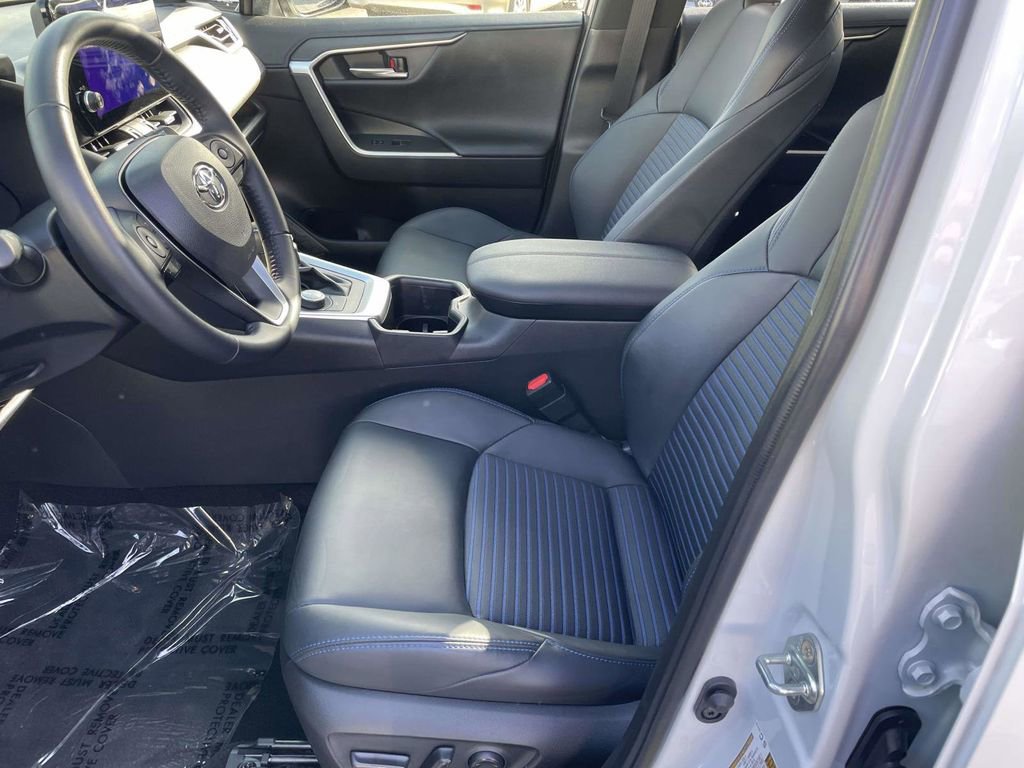 Used 2025 Toyota RAV4 XSE AWD/4WD image 27