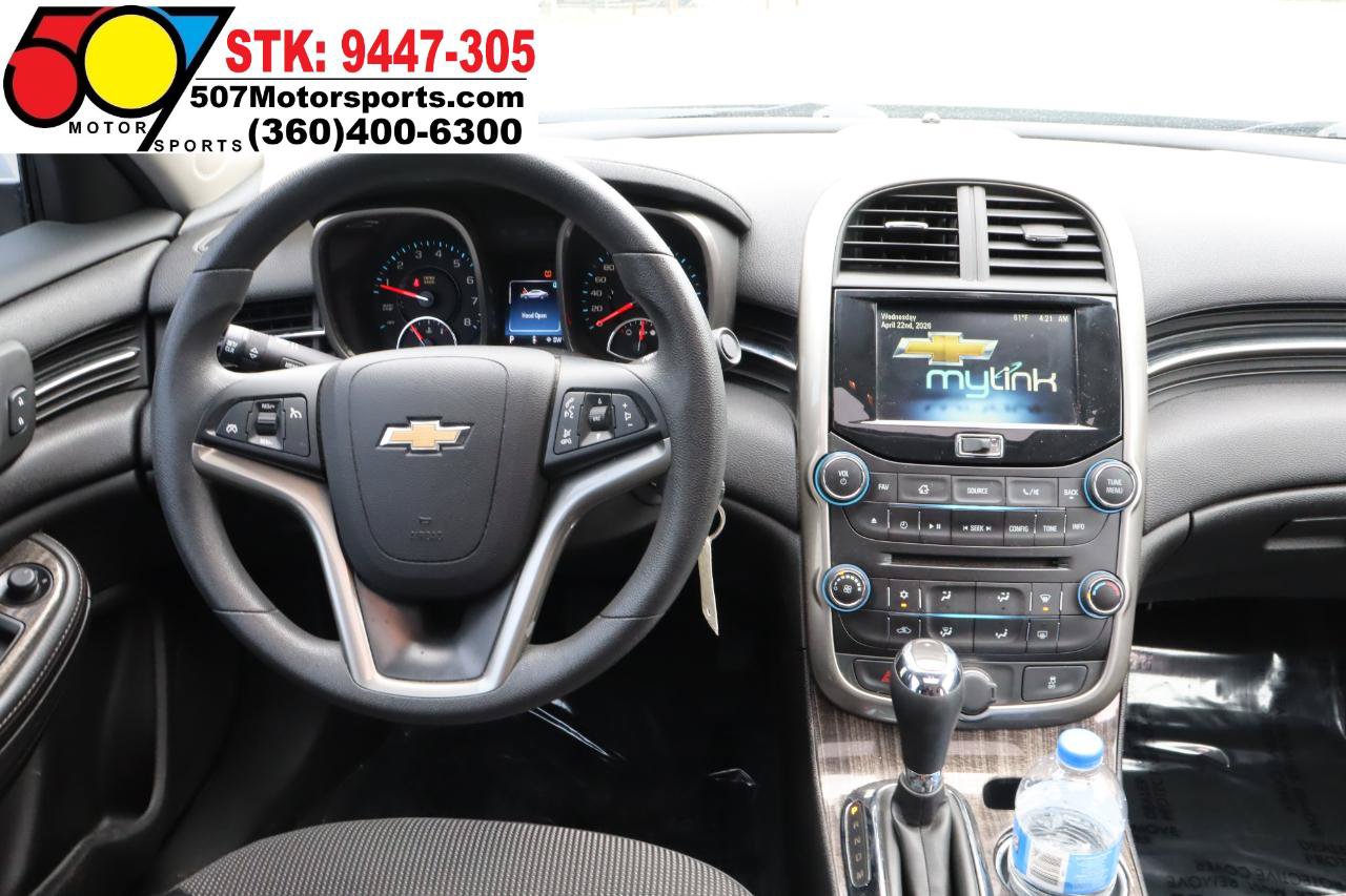 Used 2016 Chevrolet Malibu LT w/ Sun And Convenience Package FWD image 17