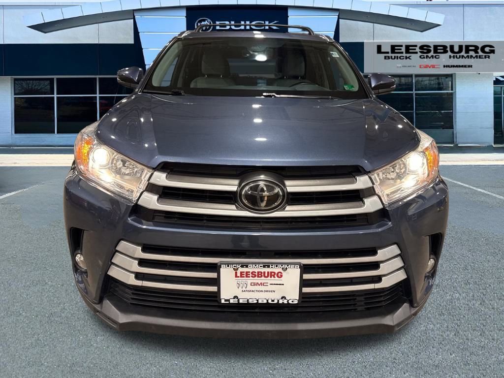 Used 2017 Toyota Highlander XLE image 2