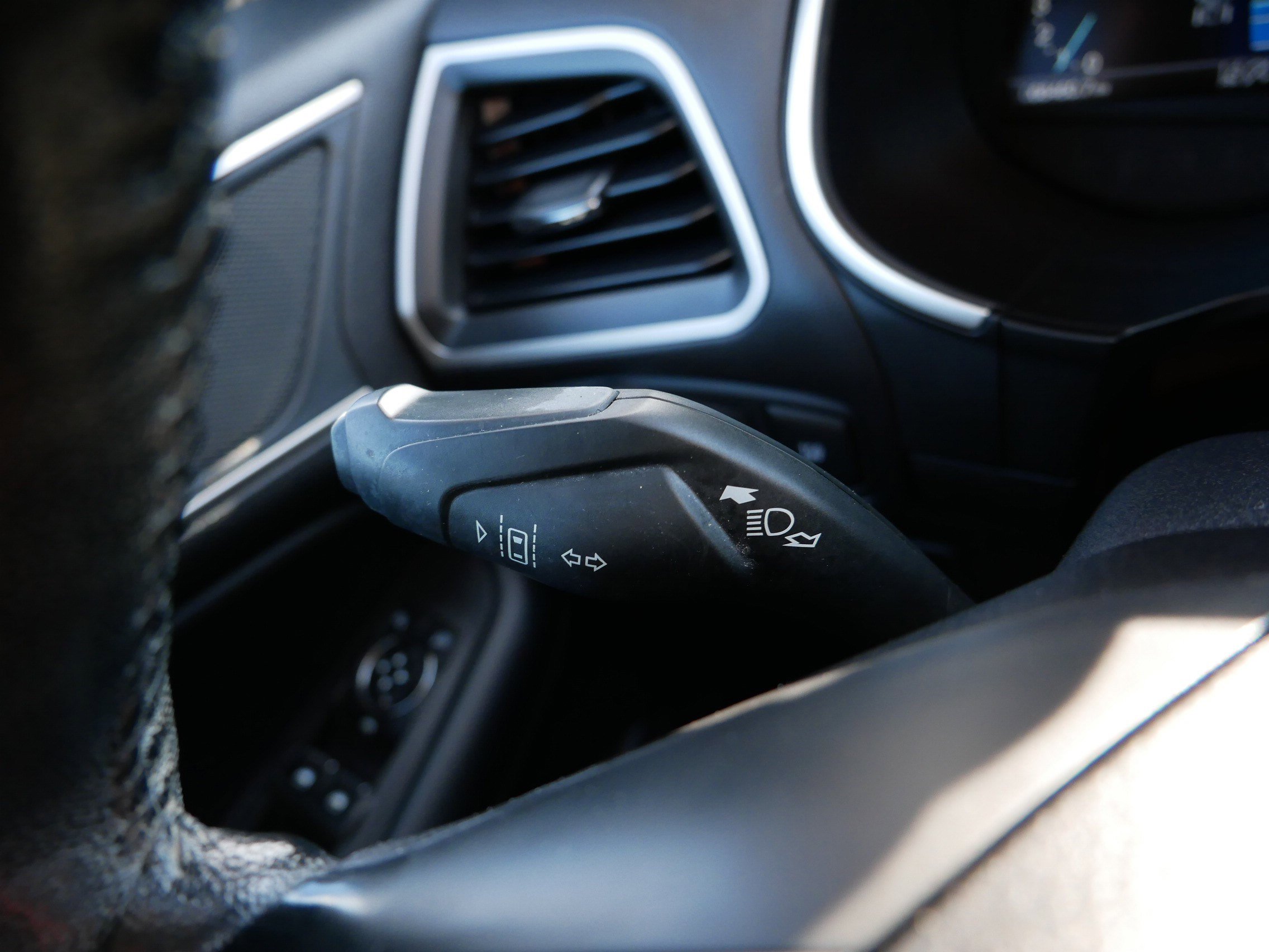 Used 2021 Ford Edge SEL image 34