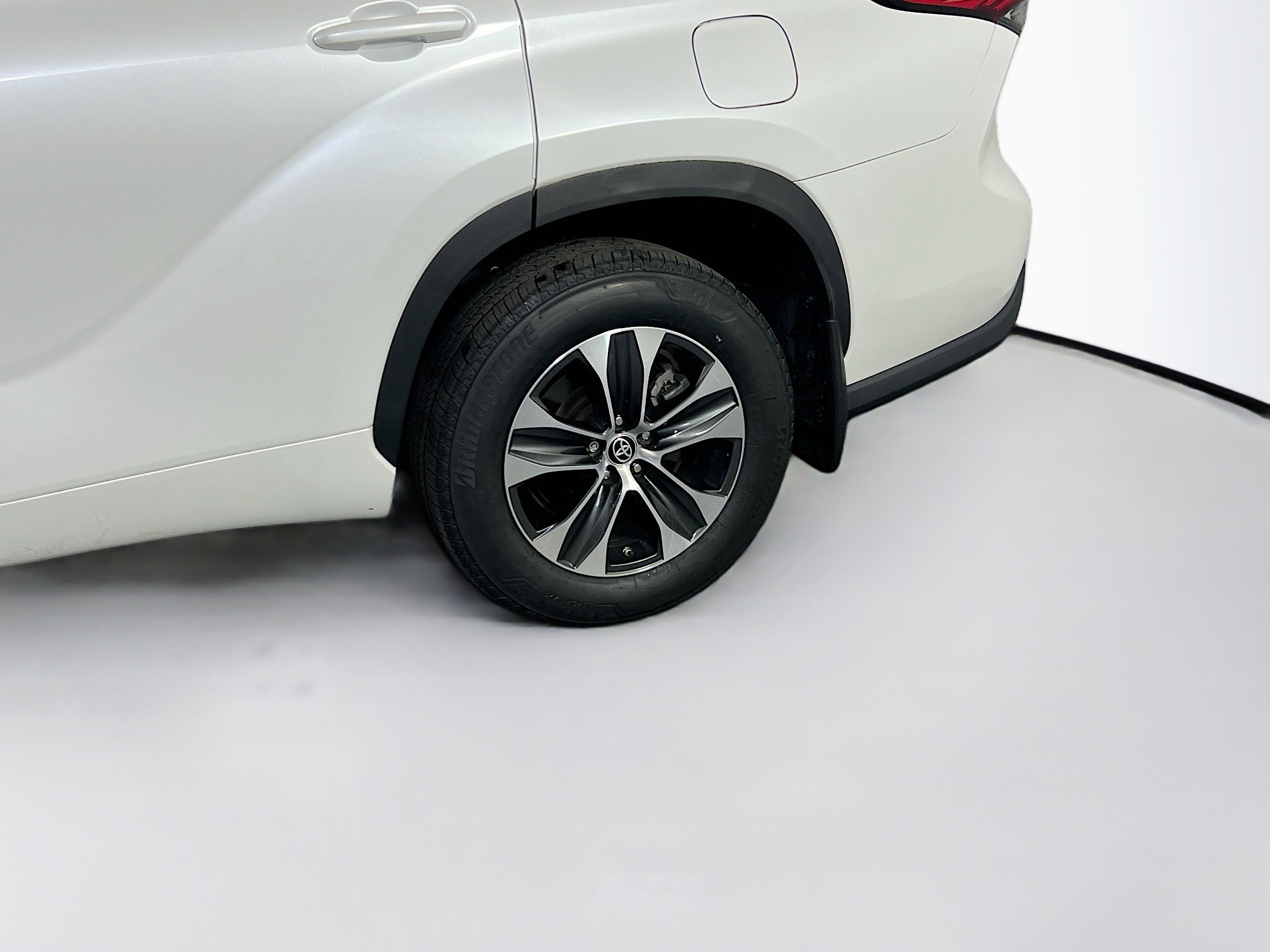 Used 2023 Toyota Highlander XLE AWD/4WD image 31
