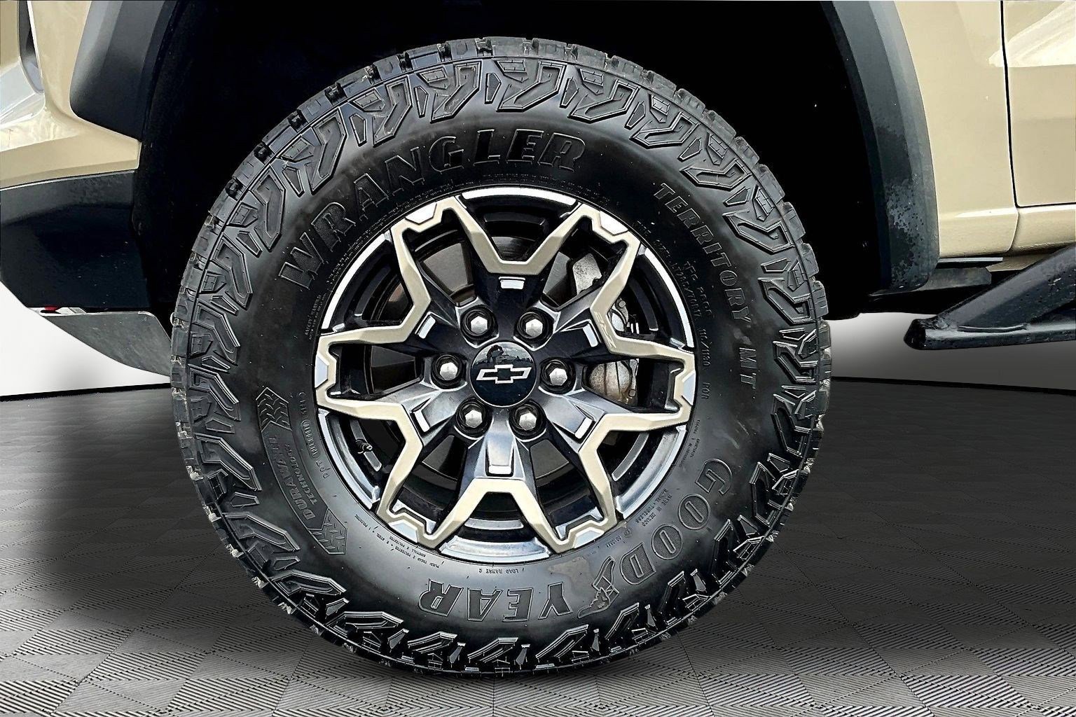 Used 2024 Chevrolet Colorado ZR2 w/ Technology Package image 34