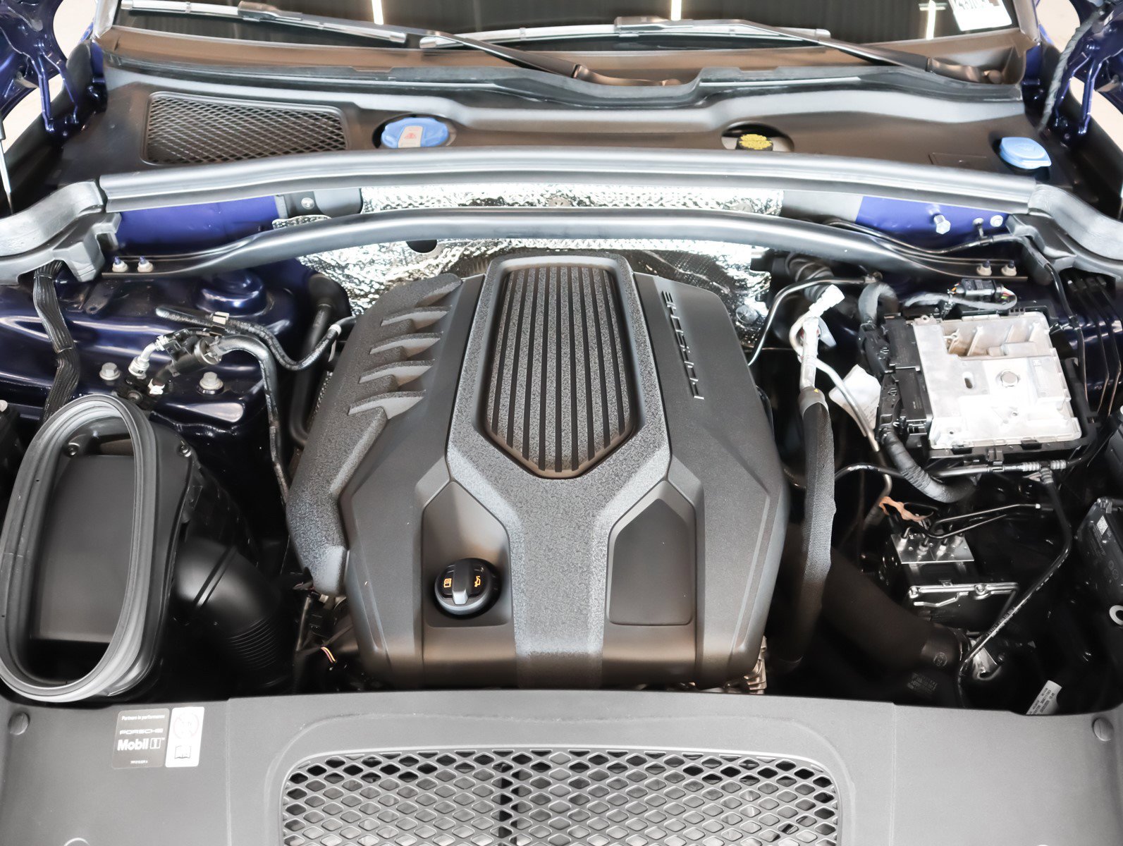 Used 2025 Porsche Macan image 18