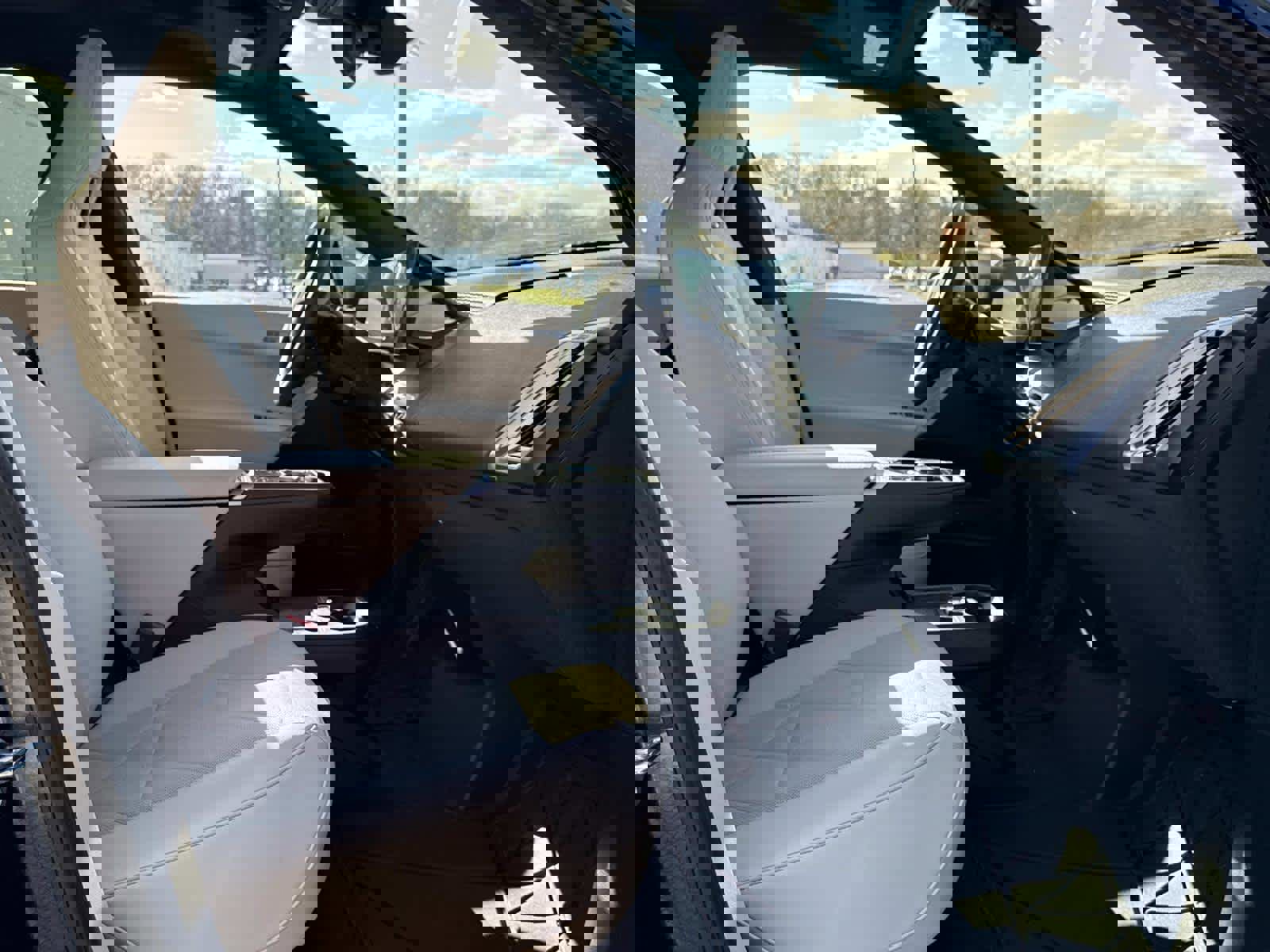 Used 2025 BMW iX xDrive50 w/ Premium Package image 16