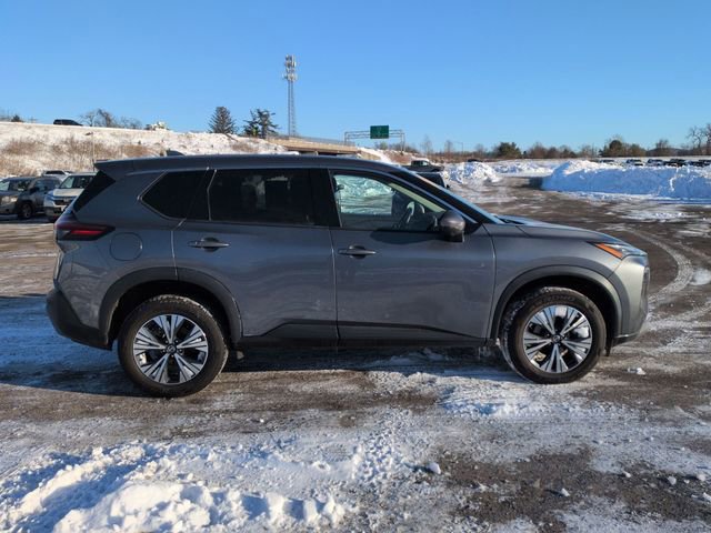 Used 2021 Nissan Rogue SV image 2