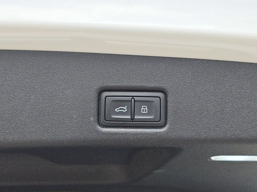 Certified 2025 Audi Q5 Premium w/ Convenience Package AWD/4WD image 16