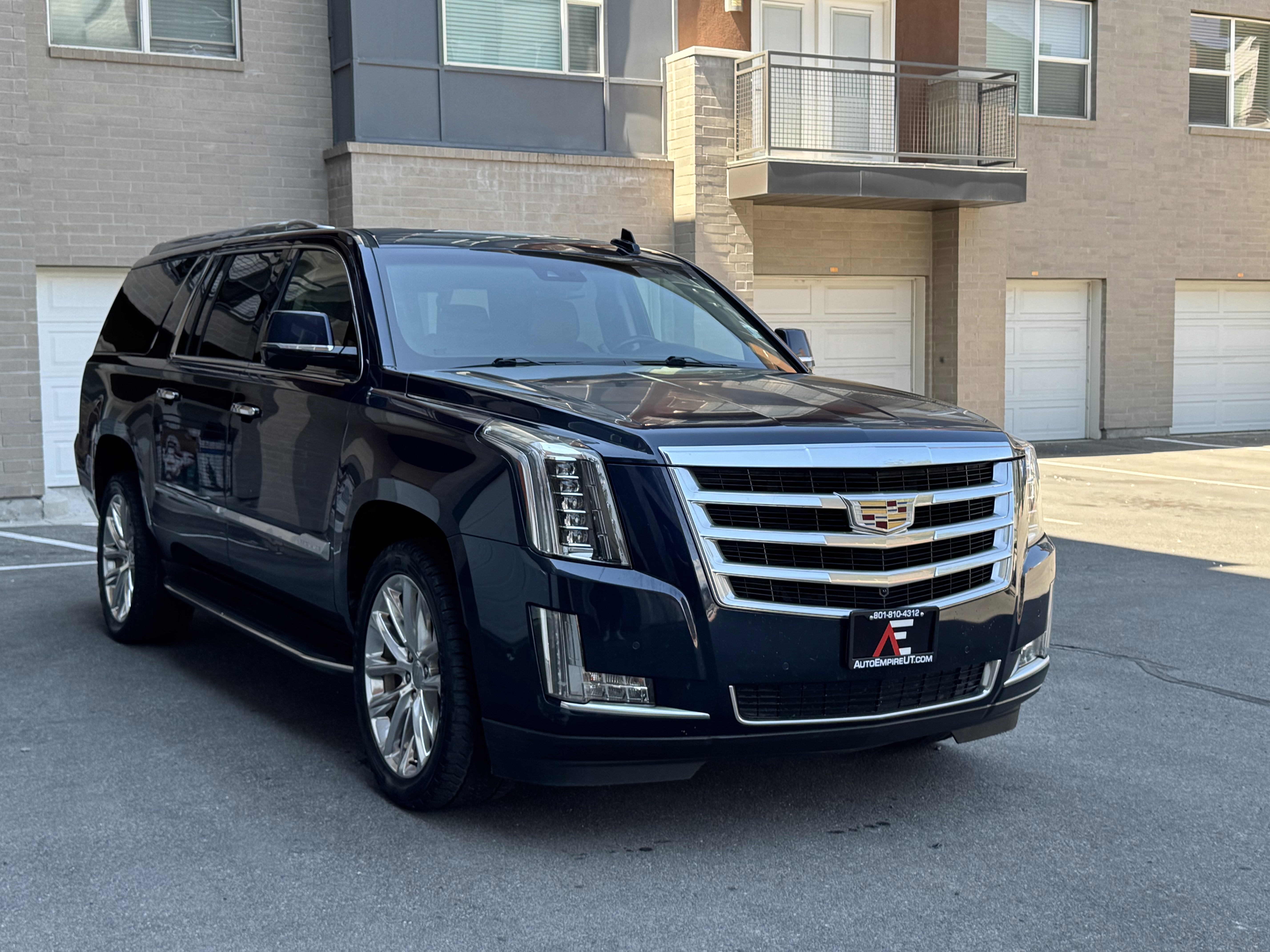 Used 2017 Cadillac Escalade ESV Luxury image 5