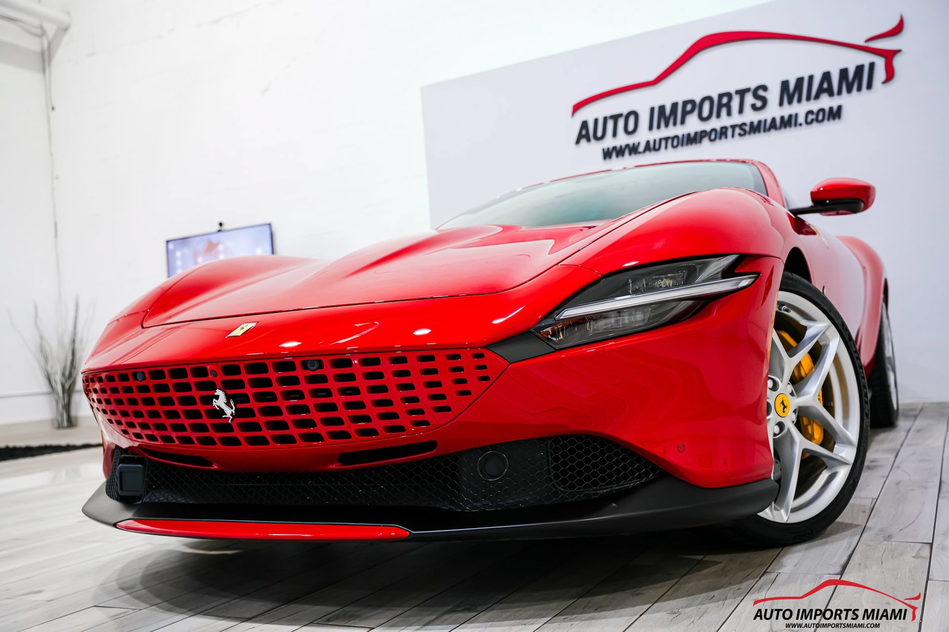 Used 2022 Ferrari Roma RWD image 2