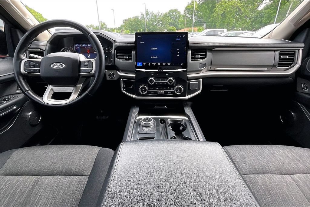 Used 2024 Ford Expedition XLT RWD image 19