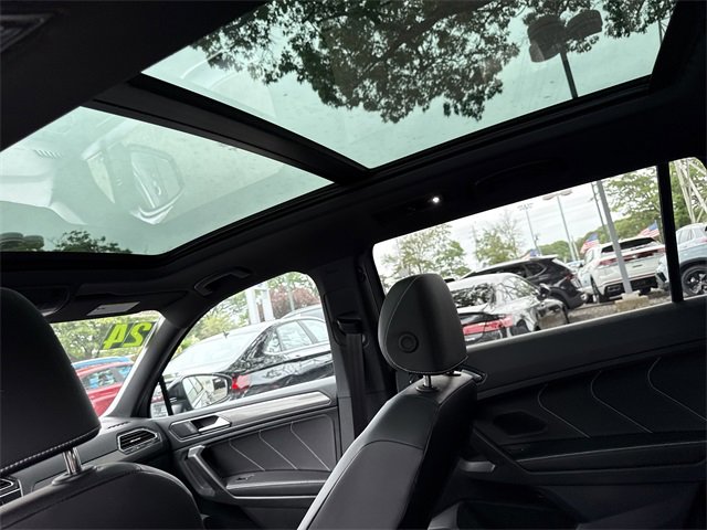 Used 2024 Volkswagen Tiguan SE R-Line image 19