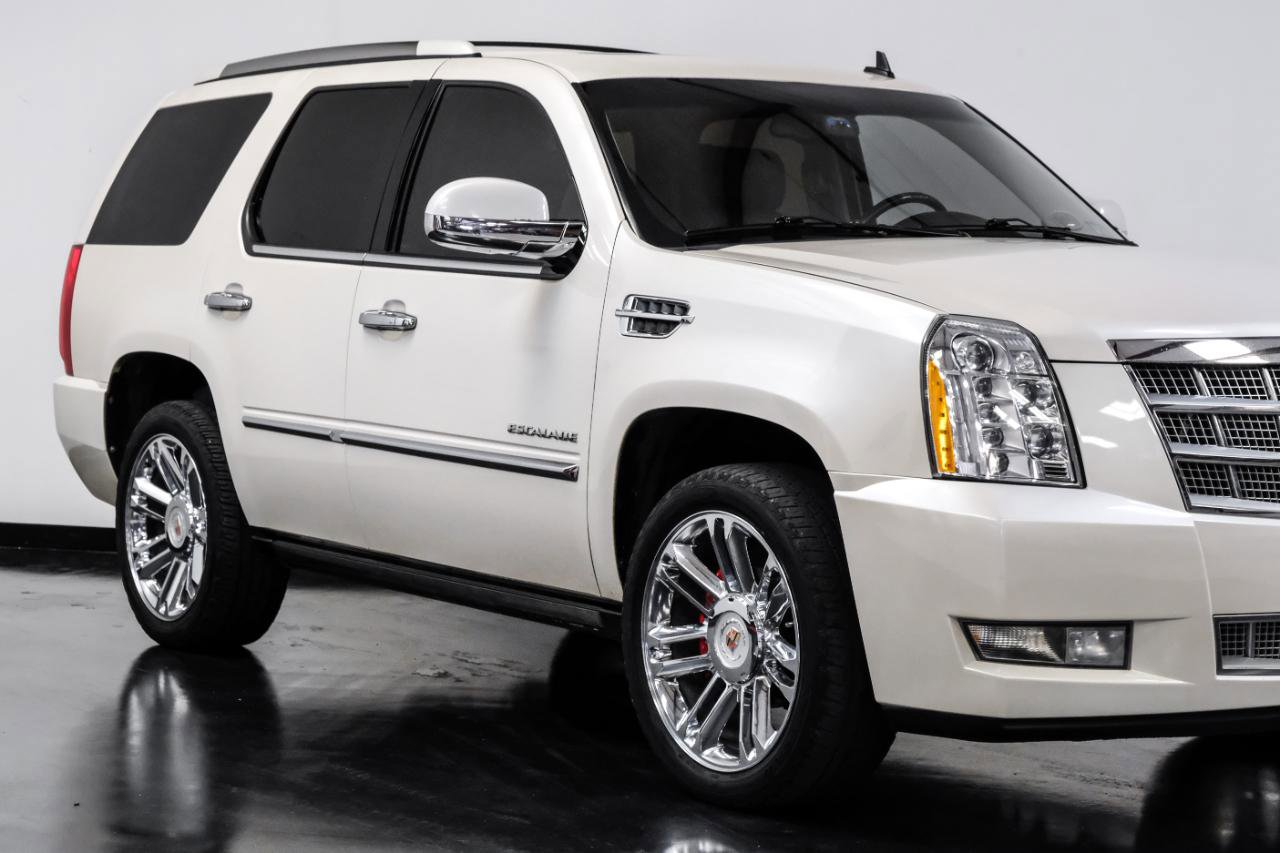 Used 2013 Cadillac Escalade Platinum RWD image 6